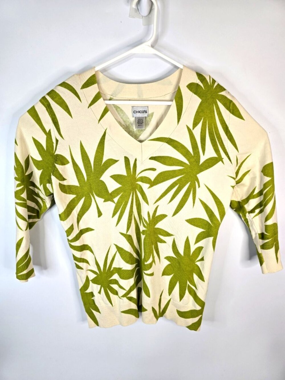 Chico's Ivory Green Floral Top 3/4LongSleeve V Neck Shirt Silk Rayon Sz 3 Blouse